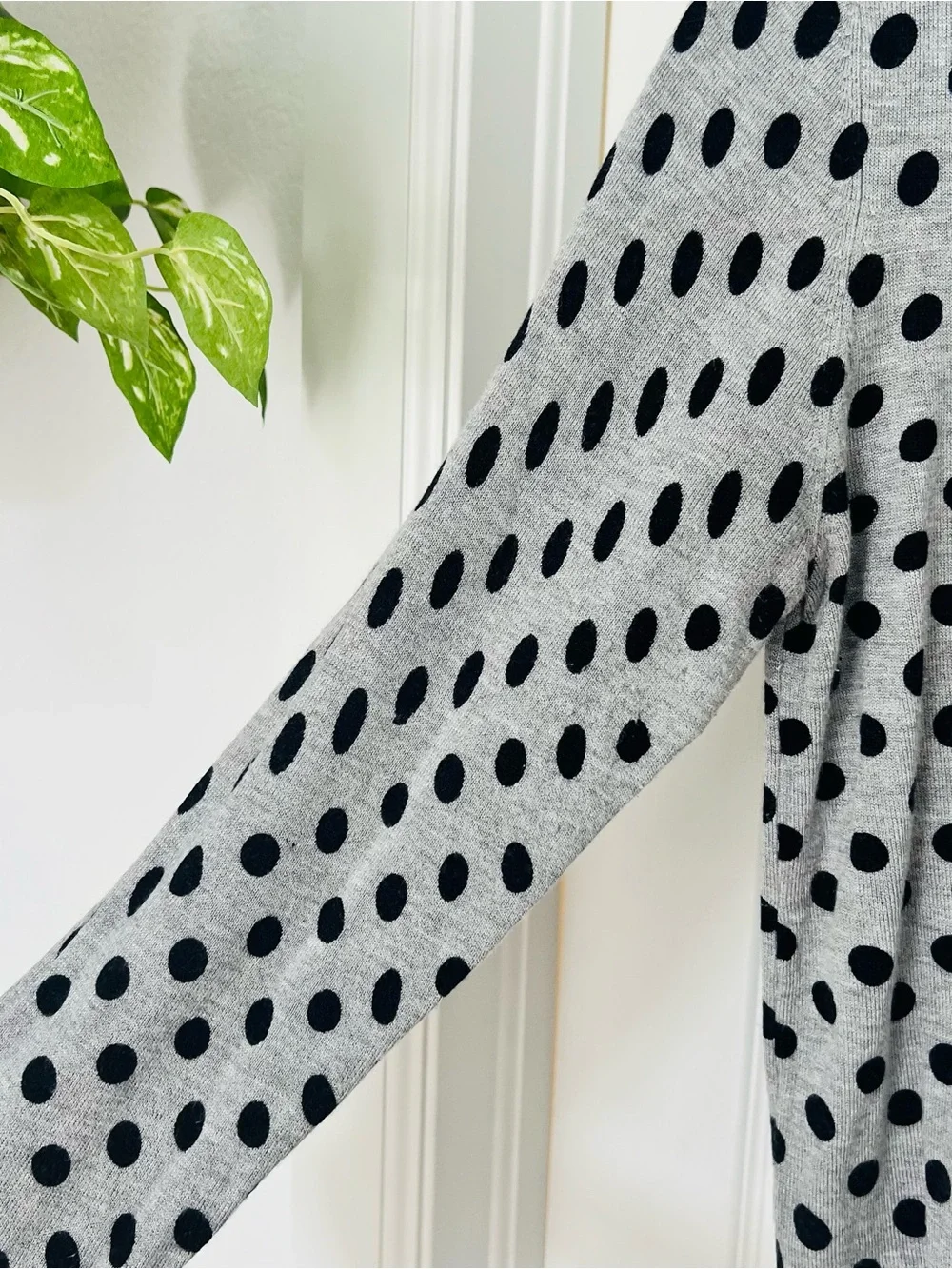 ✨ Verve Ami Light Gray Polka Dot Knit Top M Pinup Fun & Flirty Retro Vibes